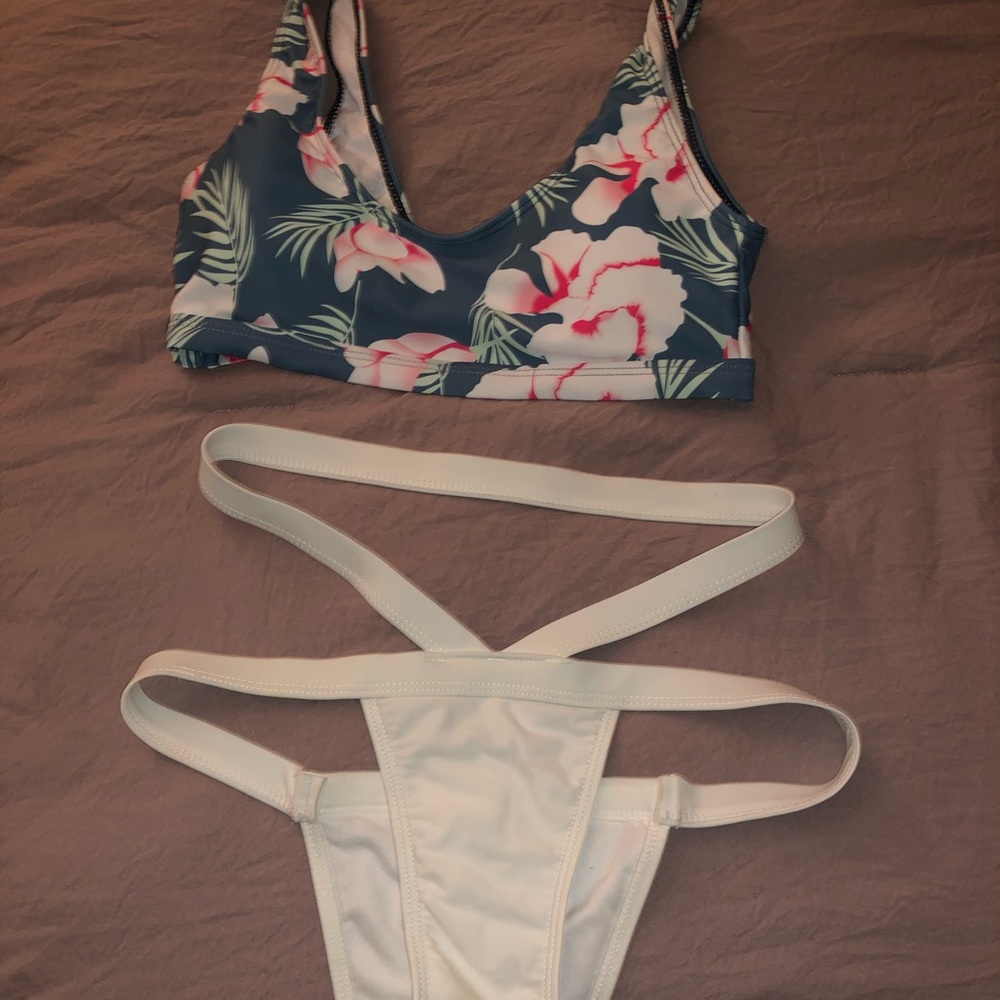 Floral cheeky bikini